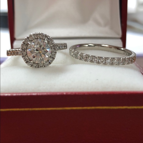 1.00 Carat Diamond Engagement Ring - Picture 2 of 3